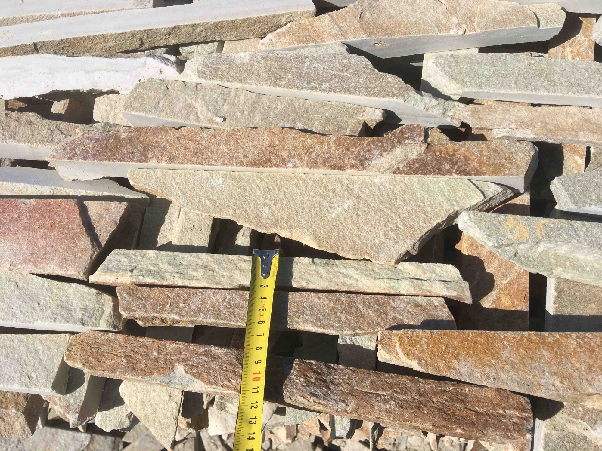 Горбушка златолит золотистый для облицовки купить в Озёрске