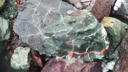 Гигантские зелёные валуны для ландшафтного дизайна весом более 5 тонн купить в Озёрске