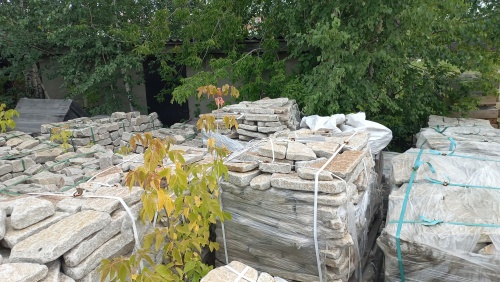 Плитняк галтованный гранитный для ландшафтного дизайна купить в Озёрске