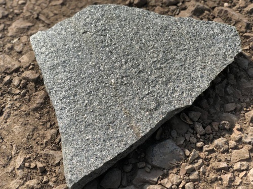 Плитняк златолит Уральский для цоколя, отмостки купить в Озёрске