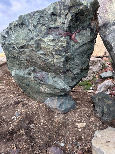 Гигантские зелёные валуны для ландшафтного дизайна весом более 5 тонн купить в Озёрске