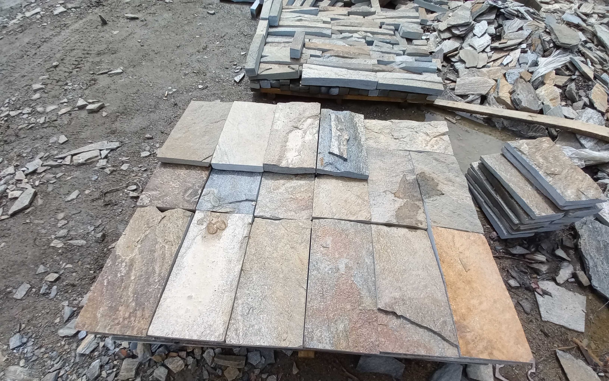 Плитка пилёная златолит Уральский для цоколя, отмостки купить в Озёрске