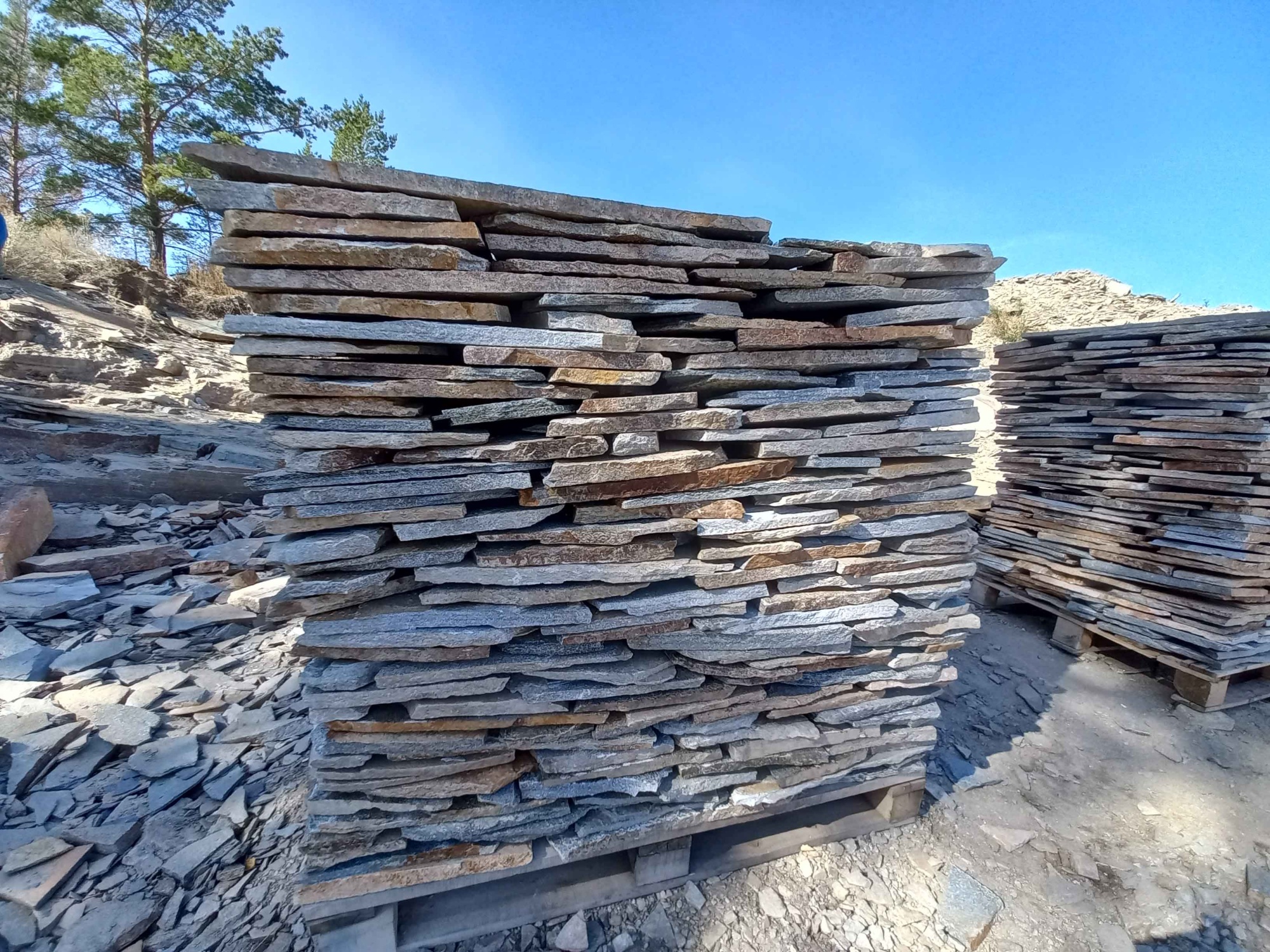 Плитняк златолит серебристый для фасада купить в Озёрске