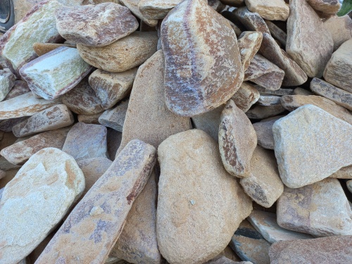 Златолит жёлтый, жёлто-зелёный глыбки и валуны для ланшафтного дизайна купить в Озёрске