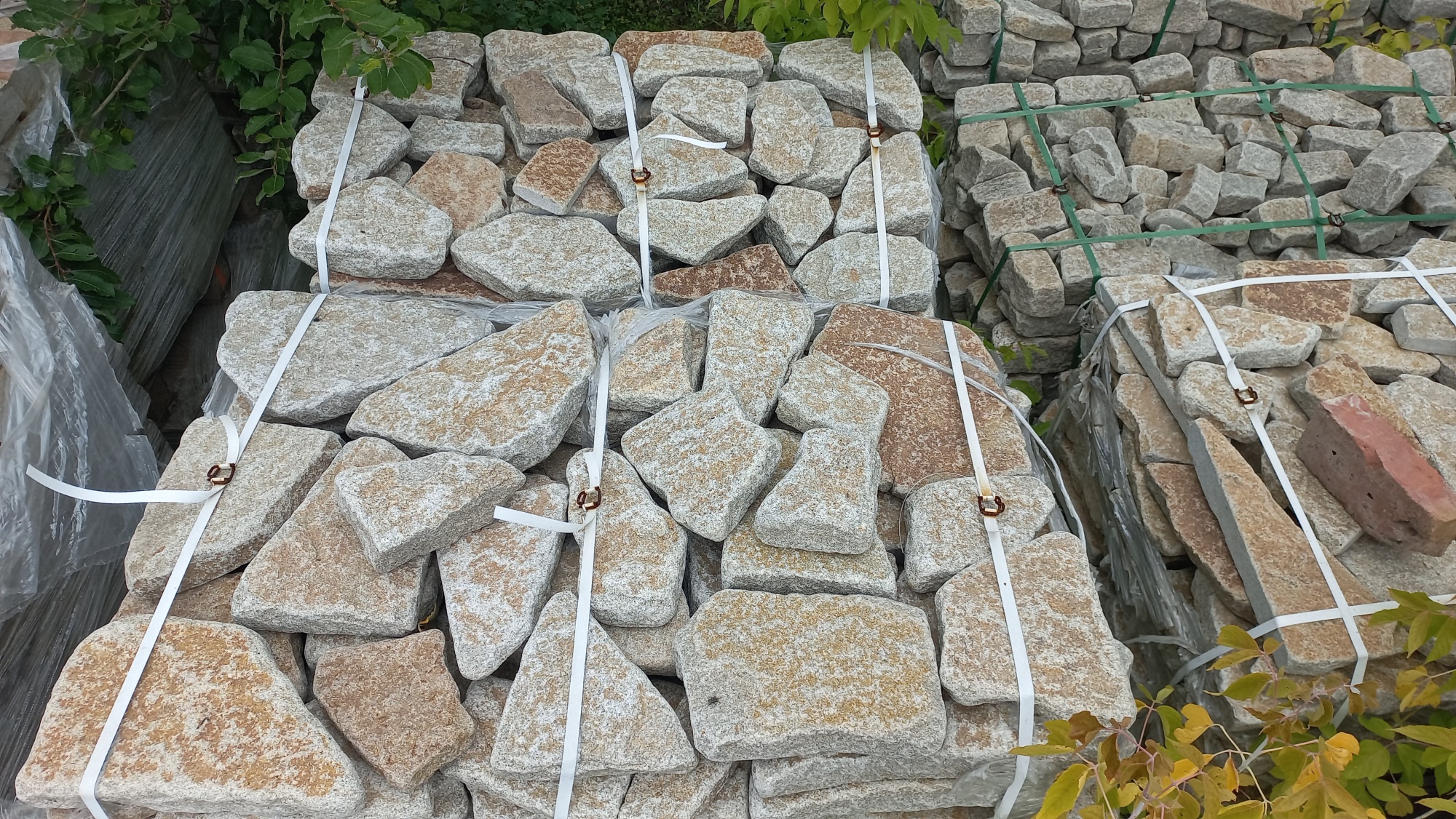 Гранитный плитняк галтованный для мощения купить в Озёрске