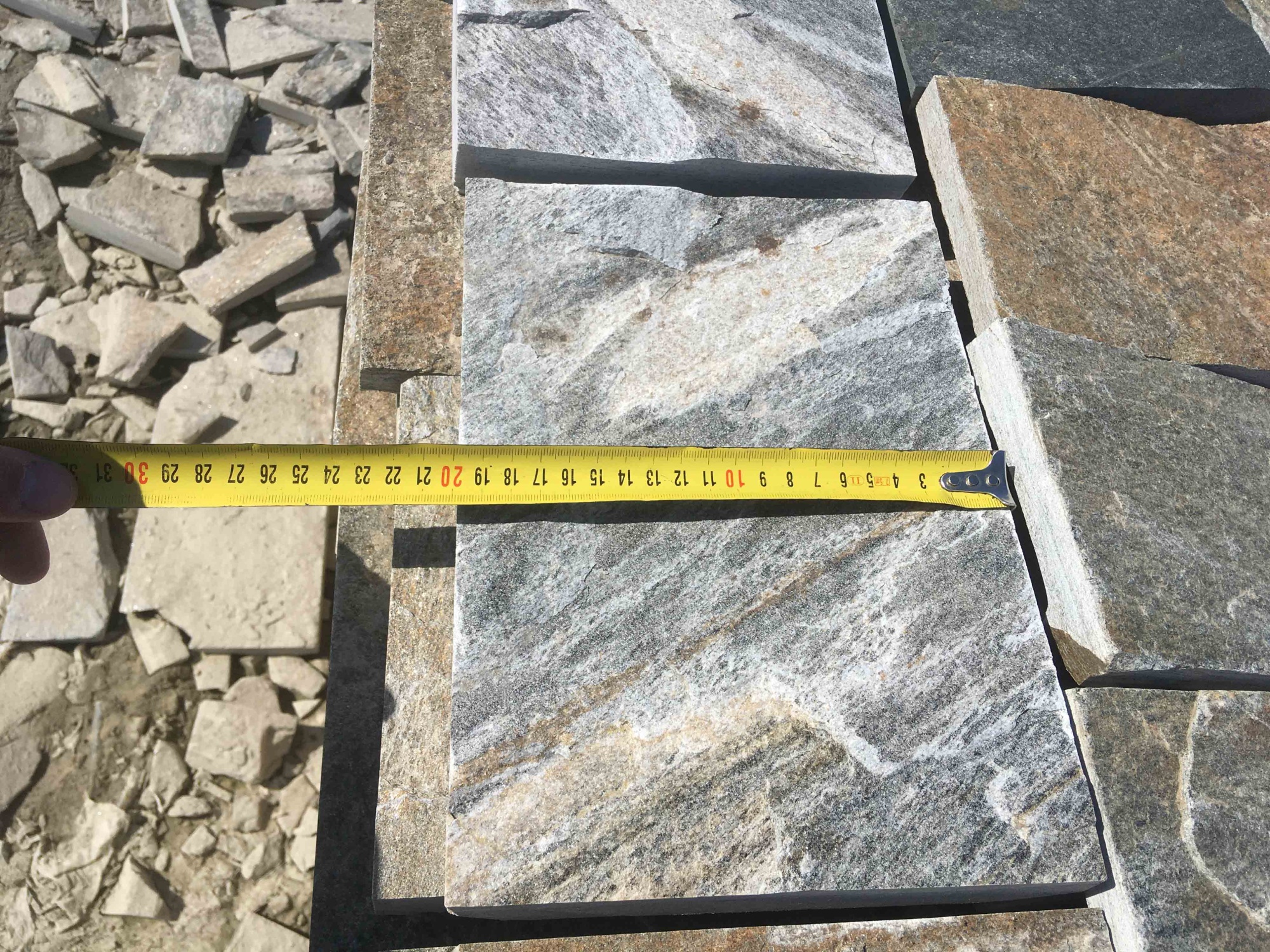 Плитка пилёная златолит Уральский для цоколя, отмостки купить в Озёрске