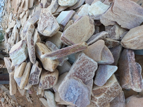 Златолит жёлтый, жёлто-зелёный глыбки и валуны для ланшафтного дизайна купить в Озёрске