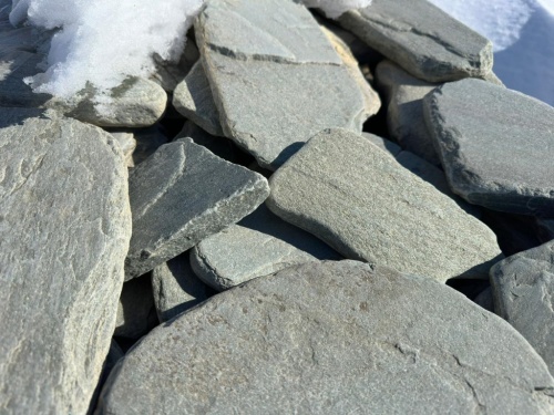 Плитняк златолит зелёный галтованный для цоколя купить в Озёрске