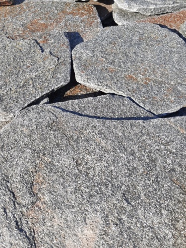 Златолит серебристый галтованный для лестниц купить в Озёрске