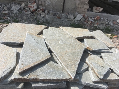 Златолит серебристый галтованный для лестниц купить в Озёрске