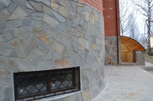 Плитняк златолит Уральский для цоколя, отмостки купить в Озёрске